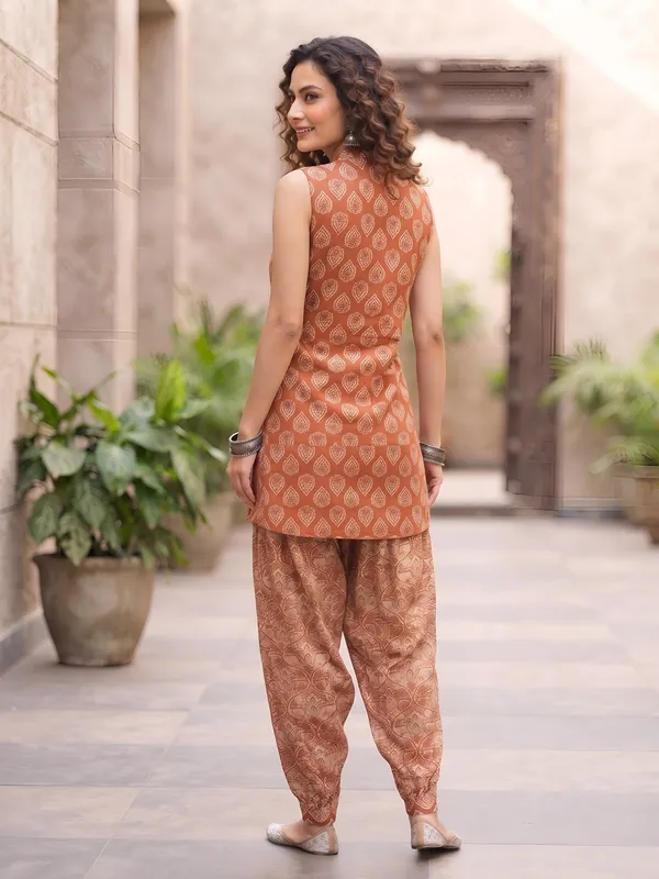 Rust_Floral_Printed_Cotton_Kurta_Set