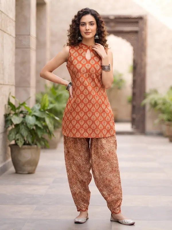 Rust_Floral_Printed_Cotton_Kurta_Set