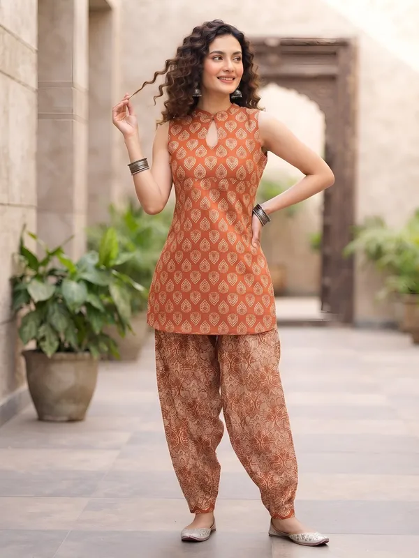 Rust_Floral_Printed_Cotton_Kurta_Set