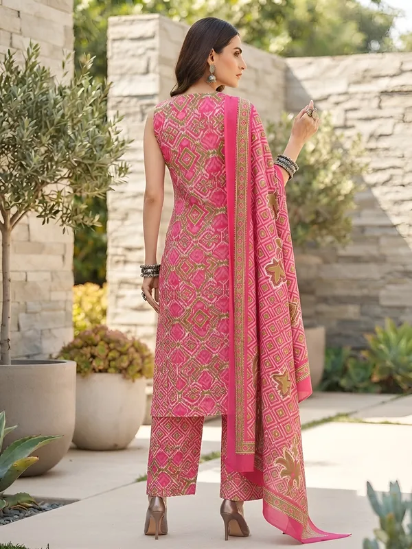 Pink_Floral_Printed_Cotton_Kurta_Set