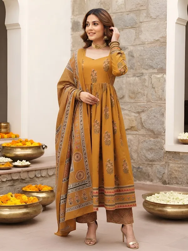 Mustard_Floral_Printed_Cotton_Kurta_Set