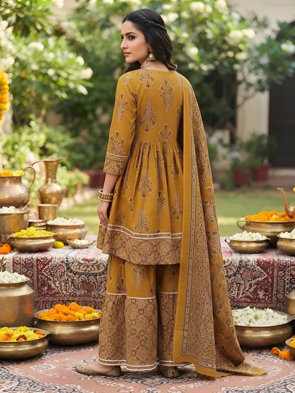 Mustard_Floral_Printed_Cotton_Kurta_Set
