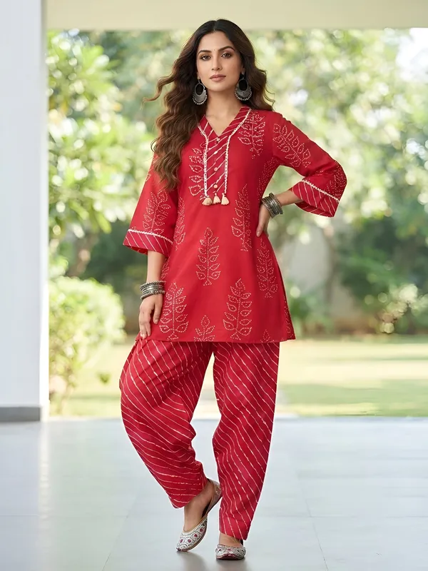Red_Floral_Printed_Cotton_Kurta_Set