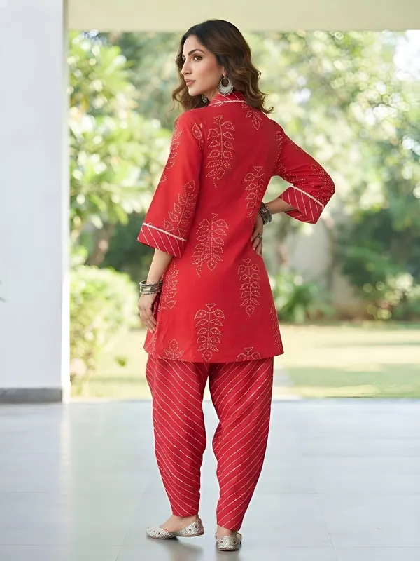 Red_Floral_Printed_Cotton_Kurta_Set