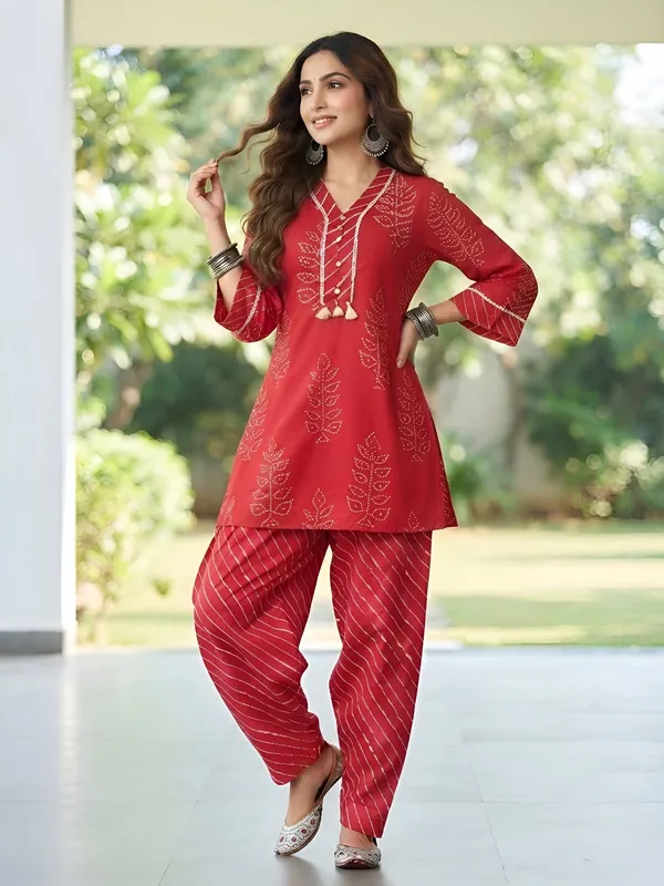 Red_Floral_Printed_Cotton_Kurta_Set