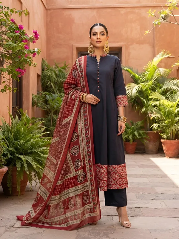 Black_Floral_Printed_Cotton_Kurta_Set