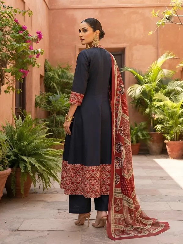 Black_Floral_Printed_Cotton_Kurta_Set