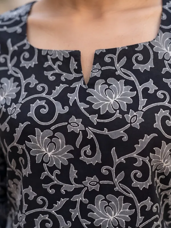 Black__Pure_Cotton_Printed_Tunic_For_Women