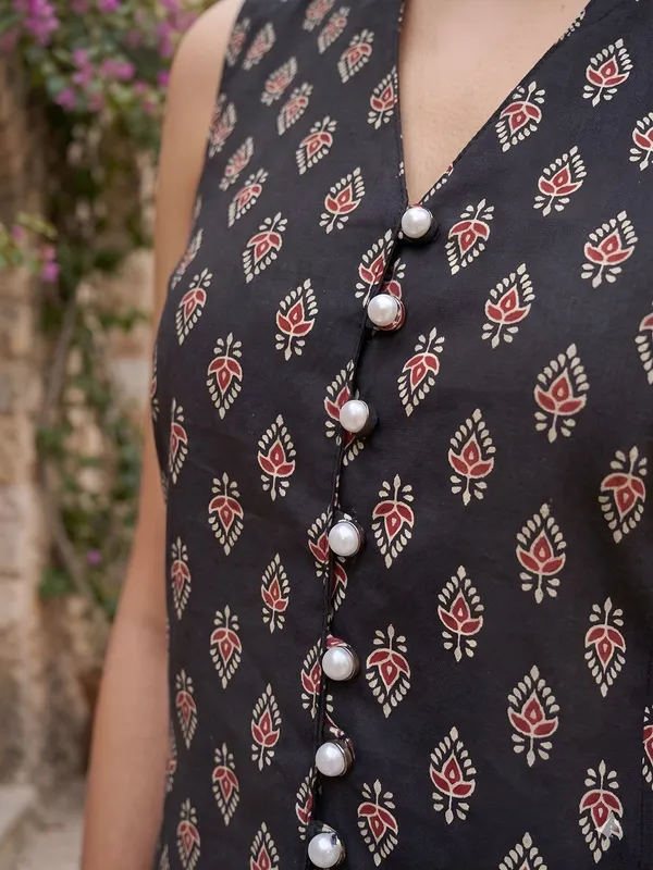 Black_Pure_Cotton_Printed_Top_For_Women