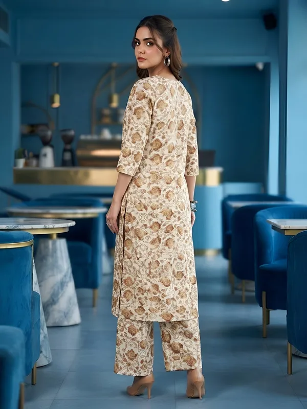 Cream_Floral_Printed_Viscose_Rayon_Kurta_Set