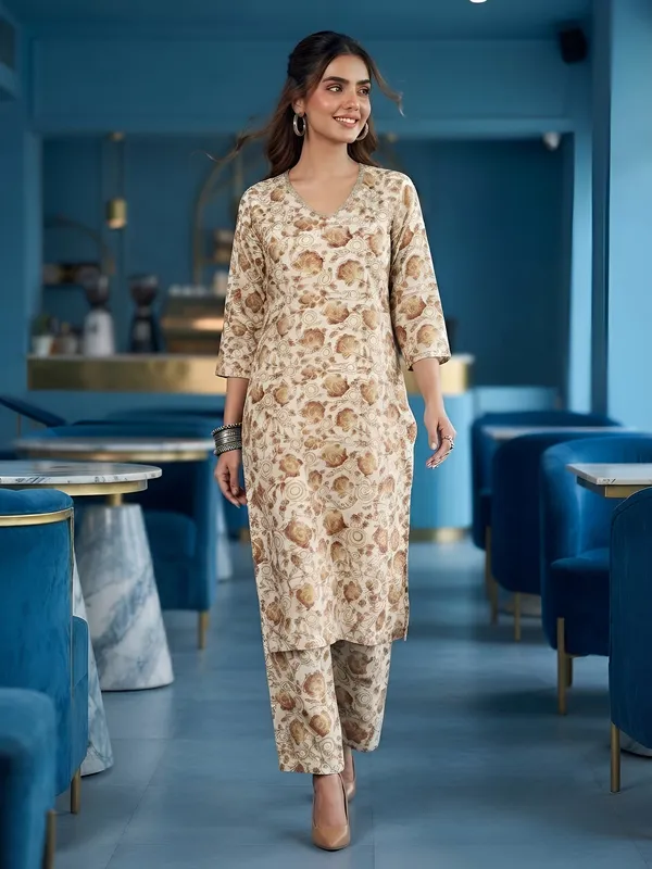 Cream_Floral_Printed_Viscose_Rayon_Kurta_Set