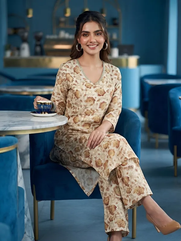 Cream_Floral_Printed_Viscose_Rayon_Kurta_Set