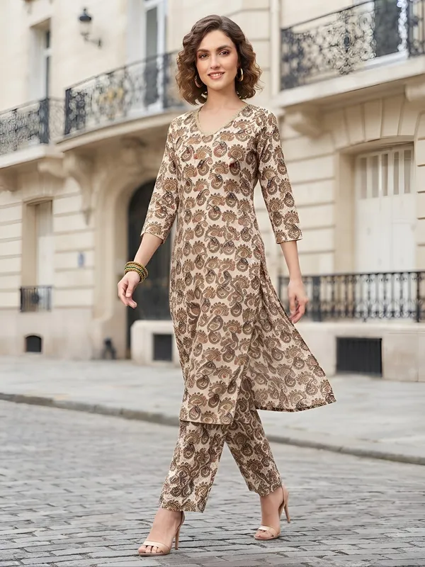 Off_White_Floral_Printed_Viscose_Rayon_Kurta_Set