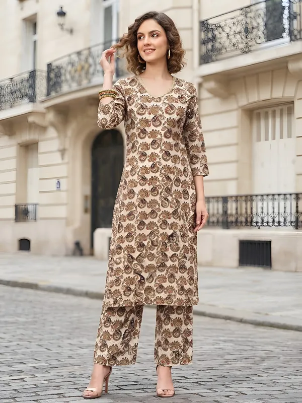 Off_White_Floral_Printed_Viscose_Rayon_Kurta_Set