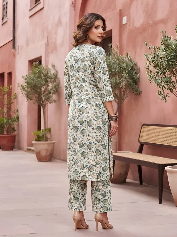 White_Floral_Printed_Viscose_Rayon_Kurta_Set