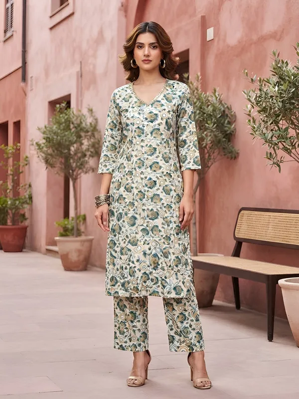 White_Floral_Printed_Viscose_Rayon_Kurta_Set