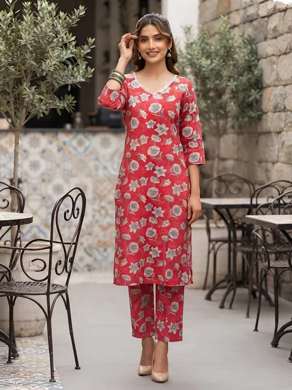 Pink_Floral_Printed_Viscose_Rayon_Kurta_Set