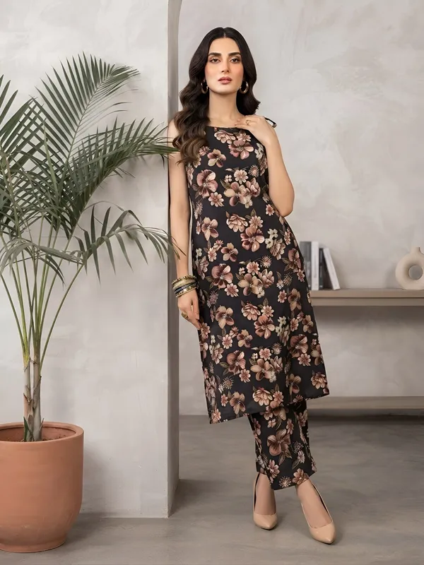 Black_Floral_Printed_Viscose_Rayon_Kurta_Set