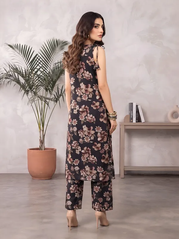 Black_Floral_Printed_Viscose_Rayon_Kurta_Set