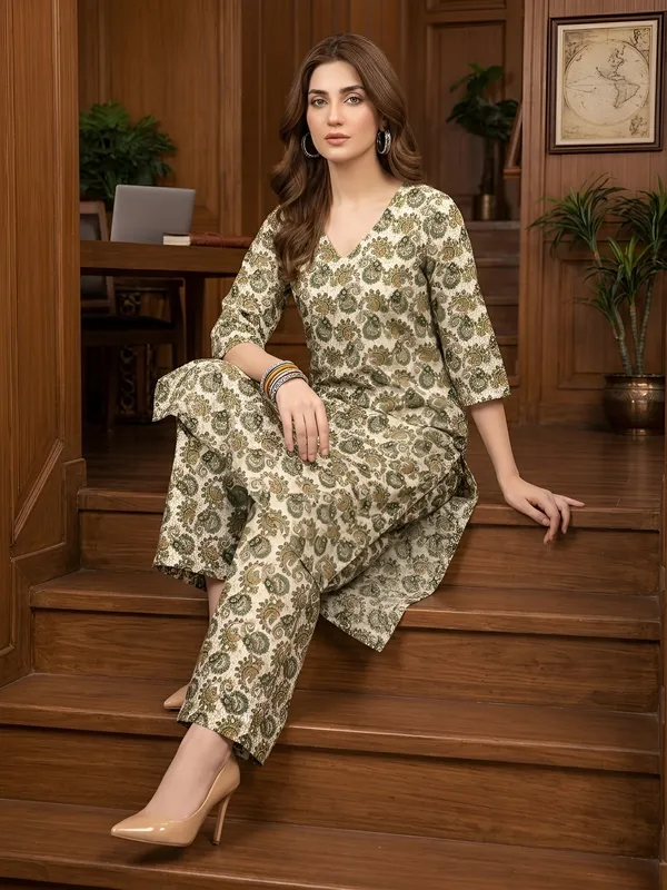 Green_Floral_Printed_Viscose_Rayon_Kurta_Set
