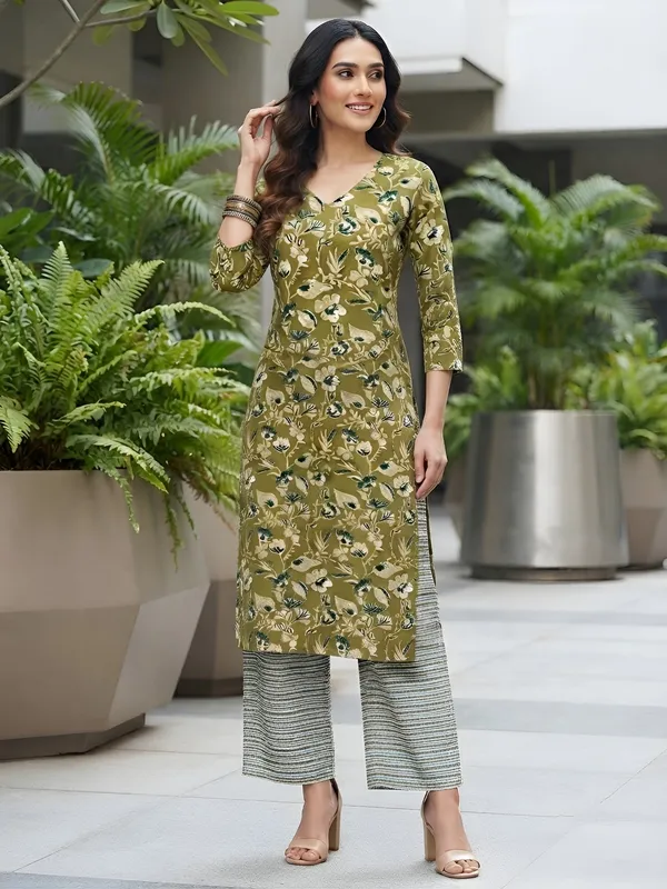 Green_Floral_Printed_Viscose_Rayon_Kurta_Set