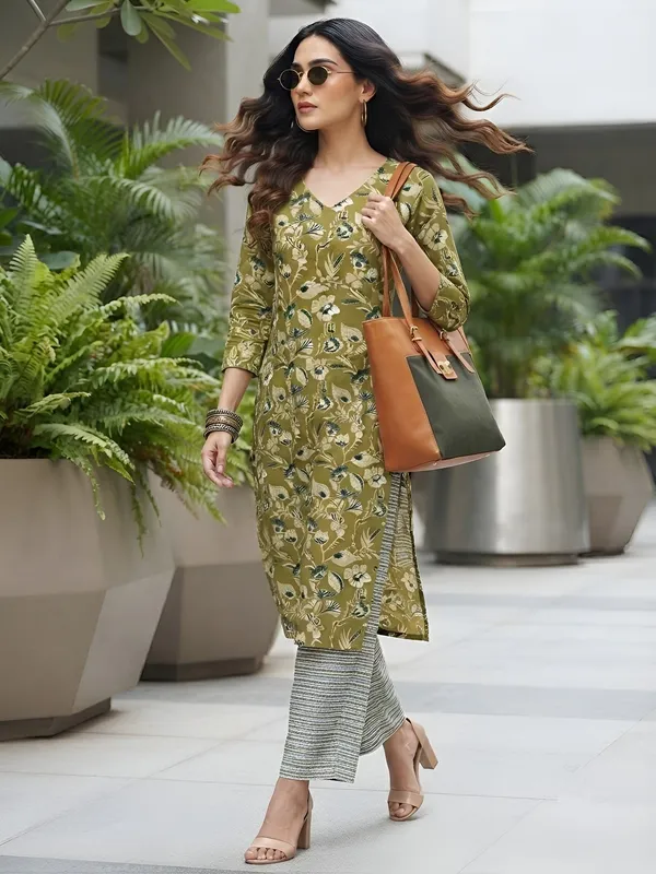 Green_Floral_Printed_Viscose_Rayon_Kurta_Set