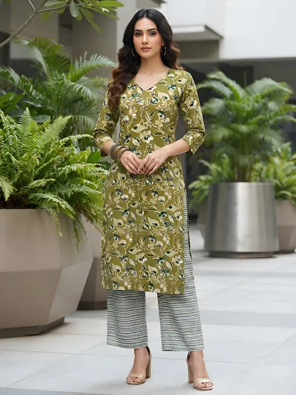 Green_Floral_Printed_Viscose_Rayon_Kurta_Set