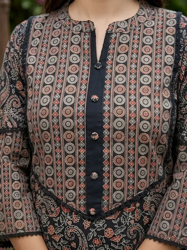 Black_Floral_Printed_Straight_Kurta_Set_For_Women