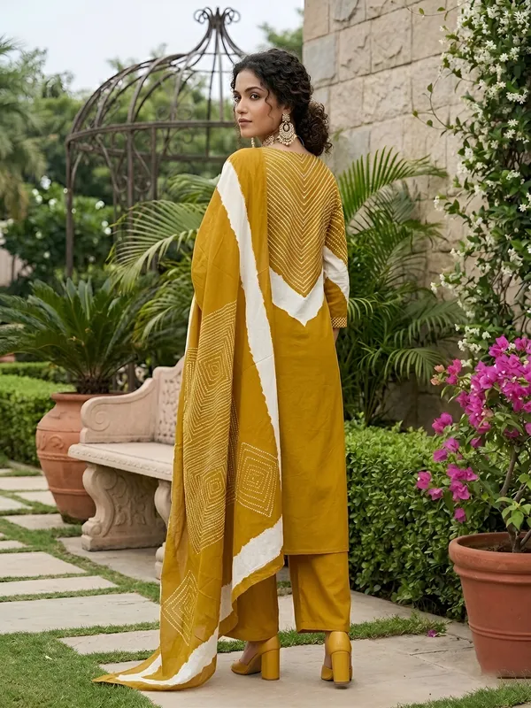 Yellow_Floral_Printed_Straight_Kurta_Set_For_Women
