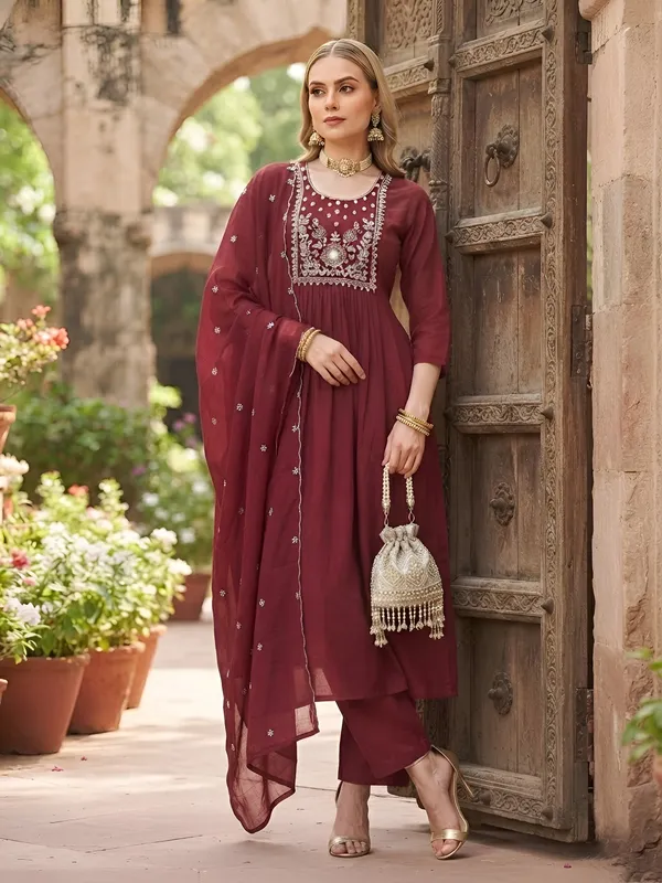 Maroon_Hand_Embroidered_Silk_Blend_Kurta_Set