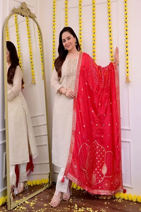 Floral_Embroidered_silk_Kurta_Trouser_&_Dupatta_Set
