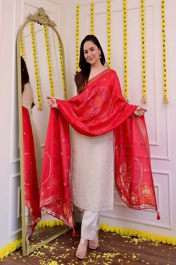 Floral_Embroidered_silk_Kurta_Trouser_&_Dupatta_Set