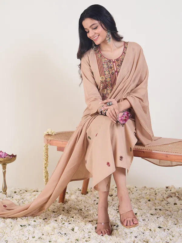 Beige_Silk_Blend_Embroidered_Kurta_Trouser_Dupatta_Set