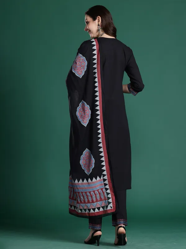 Black_Pure_Cotton_Printed_Kurta_Trouser_Dupatta_Set