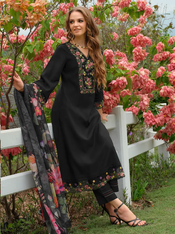 Black_Embroidered_Liva_Kurta_Trouser_Dupatta_Set