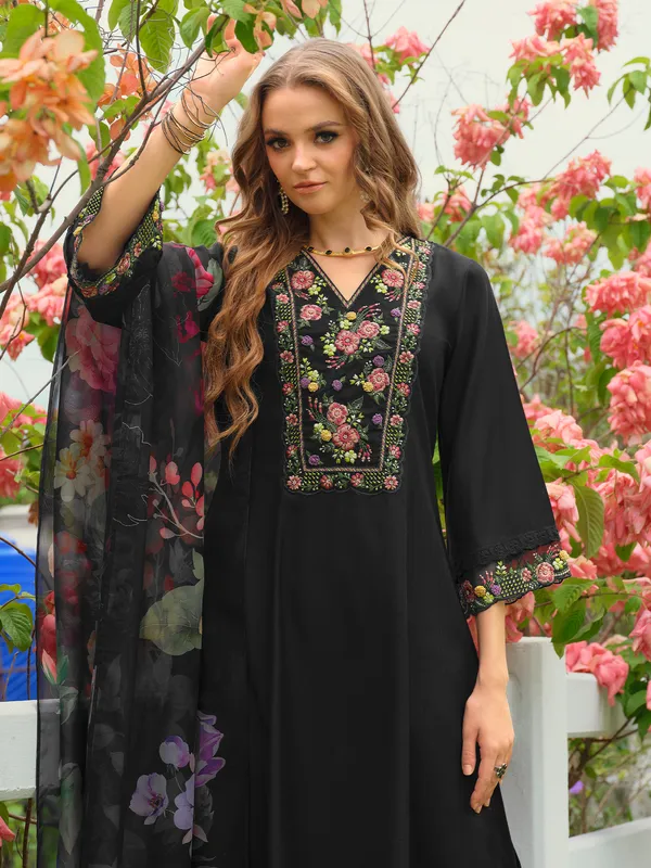 Black_Embroidered_Liva_Kurta_Trouser_Dupatta_Set