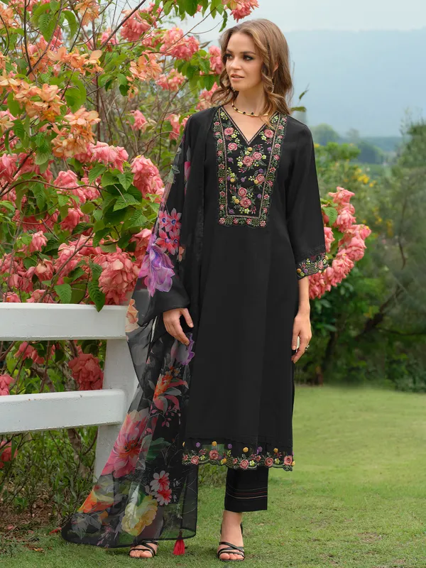 Black_Embroidered_Liva_Kurta_Trouser_Dupatta_Set