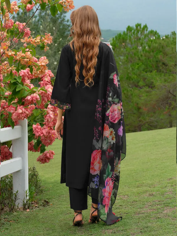 Black_Embroidered_Liva_Kurta_Trouser_Dupatta_Set