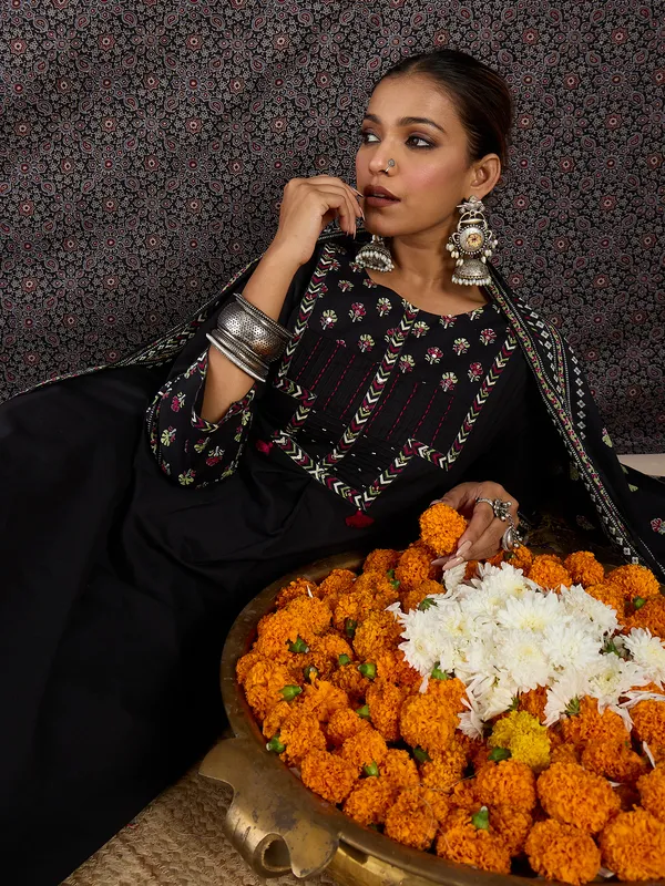 Black_Printed_A-Line_Kurta_Trousers_With_Dupatta_set