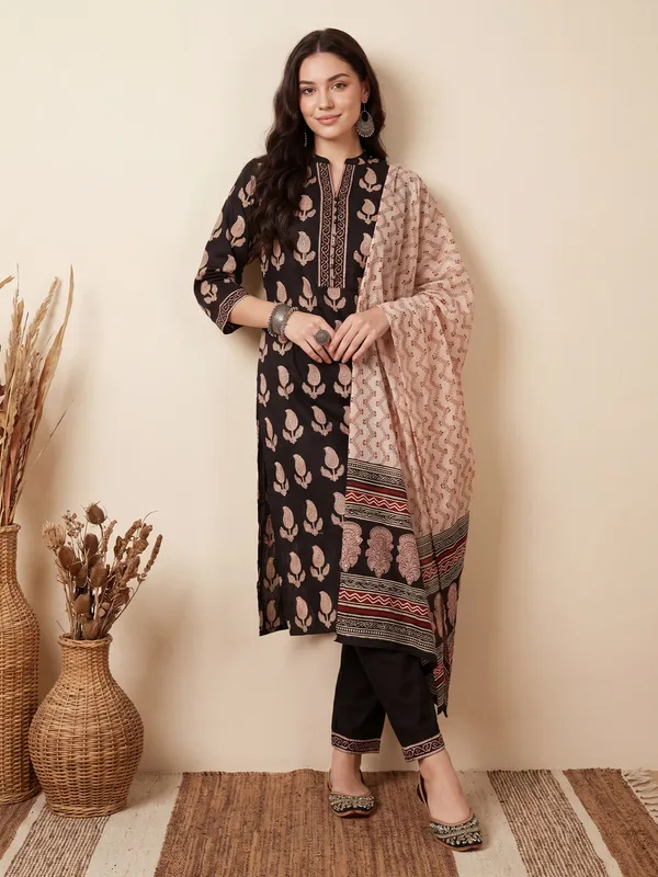 Black_Printed_Pure_Cotton_Kurta_Trouser_Dupatta_Set