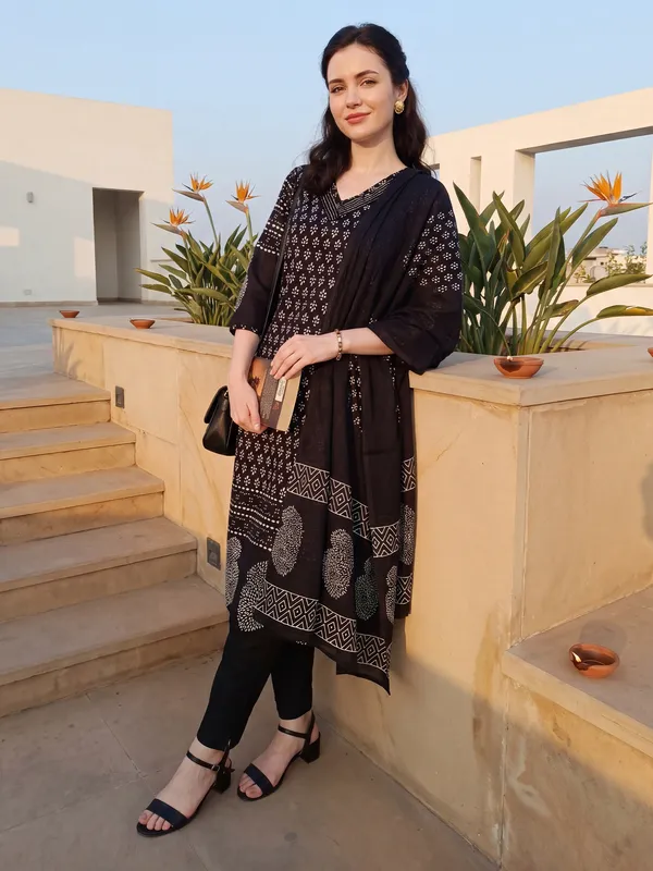 Black_Printed_Pure_Cotton_Kurta_Trouser_Dupatta_Set