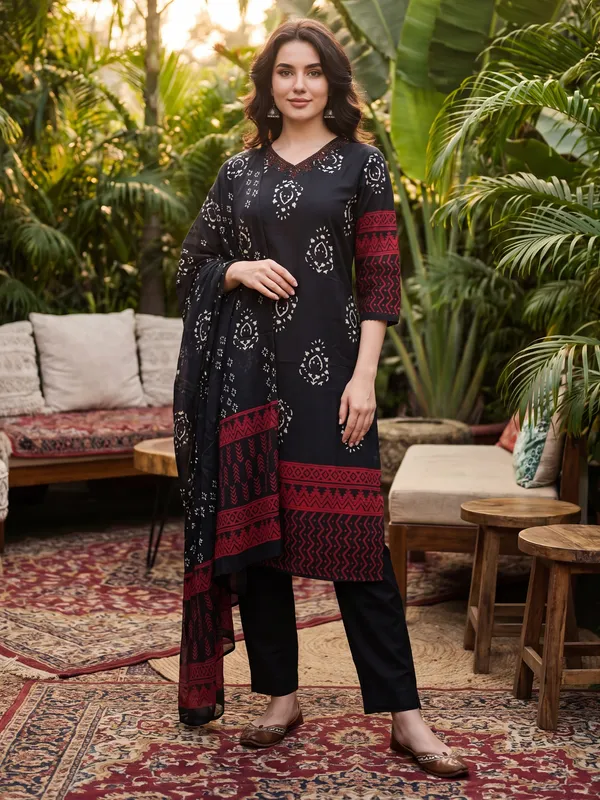 Black_Printed_Pure_Cotton_Kurta_Trouser_Dupatta_Set