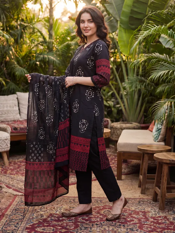 Black_Printed_Pure_Cotton_Kurta_Trouser_Dupatta_Set