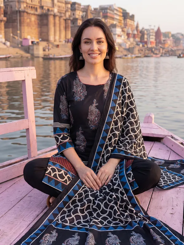 Black_Printed_Straight_Kurta_Trousers_With_Dupatta_Set