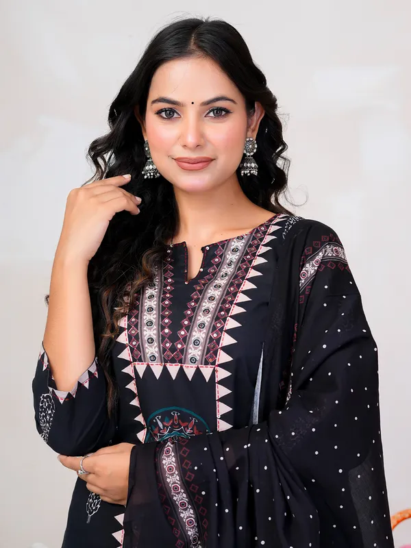 Black_Printed_Straight_Kurta_Trousers_With_Dupatta_Set