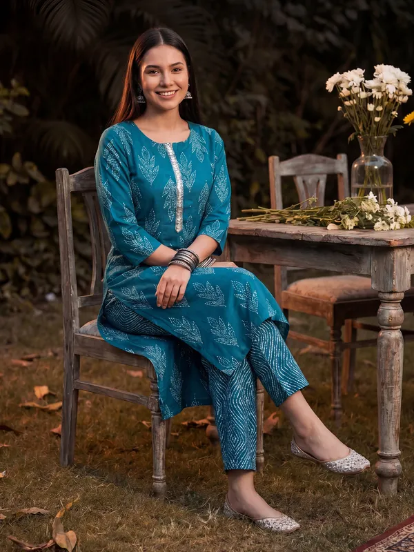 Blue_Printed_Linen_Kurta_Trouser_Dupatta_Set