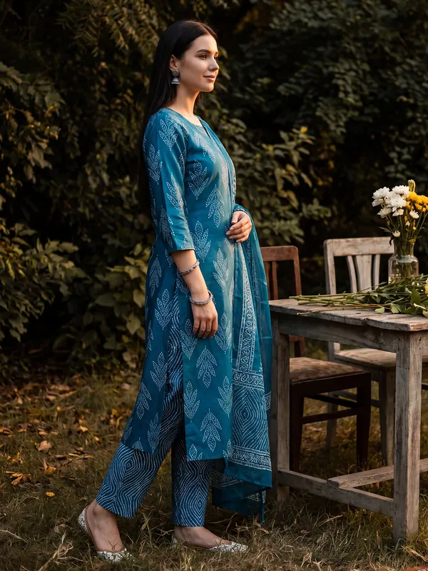 Blue_Printed_Linen_Kurta_Trouser_Dupatta_Set