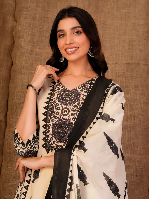 Cream_Printed_Pure_Cotton_Kurta_Trouser_Dupatta_Set