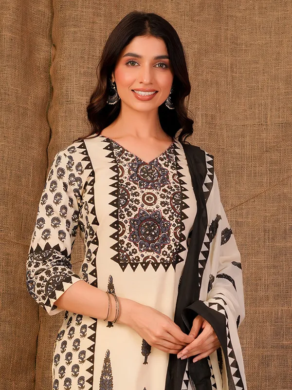 Cream_Printed_Pure_Cotton_Kurta_Trouser_Dupatta_Set