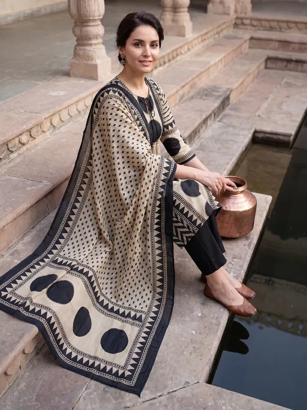Cream_Printed_Straight_Kurta_Trousers_With_Dupatta_Set